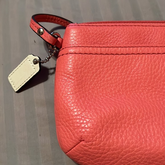 Coral new wristlet - Picture 3 of 3